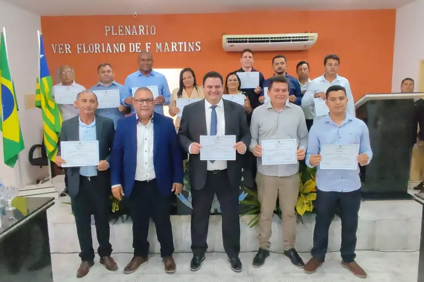 Eleitos de cinco municípios piauienses são diplomados em Manoel Emídio Eleitos de cinco municípios piauienses são diplomados em Manoel Emídio