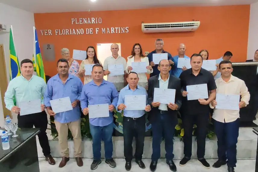 Eleitos de cinco municípios piauienses são diplomados em Manoel Emídio Eleitos de cinco municípios piauienses são diplomados em Manoel Emídio