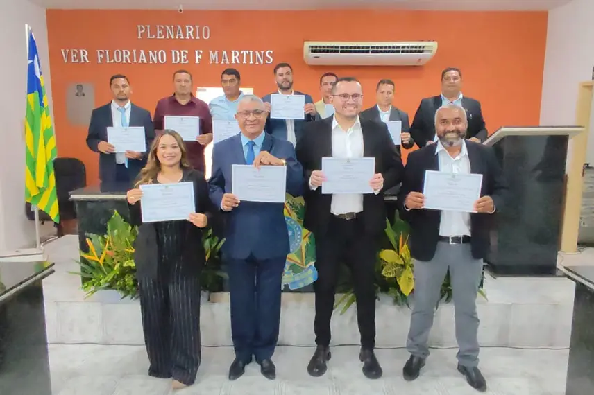 Eleitos de cinco municípios piauienses são diplomados em Manoel Emídio Eleitos de cinco municípios piauienses são diplomados em Manoel Emídio