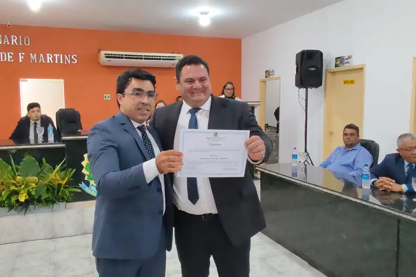 Eleitos de cinco municípios piauienses são diplomados em Manoel Emídio Eleitos de cinco municípios piauienses são diplomados em Manoel Emídio