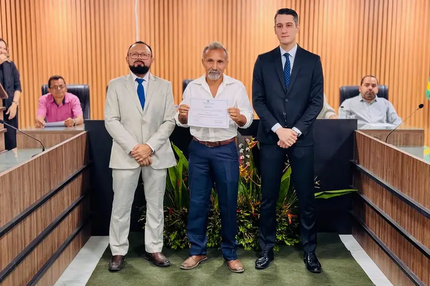 Em seu discurso, Marcelo Toledo agradeceu o apoio da população de Antônio Almeida Em seu discurso, Marcelo Toledo agradeceu o apoio da população de Antônio Almeida