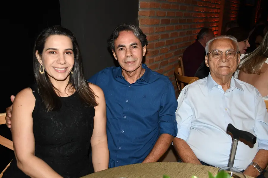 Empresário João Claudino Fernandes Júnior é Homenageado em jantar festivo