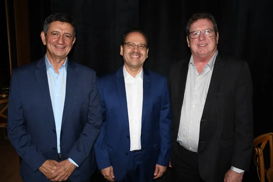 Empresário João Claudino Fernandes Júnior é Homenageado em jantar festivo