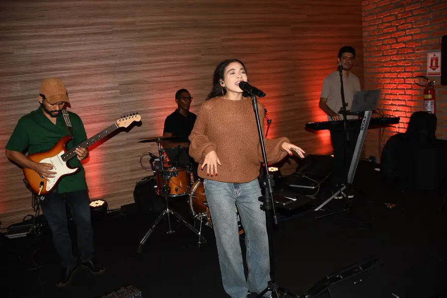 Empresário João Claudino Fernandes Júnior é Homenageado em jantar festivo