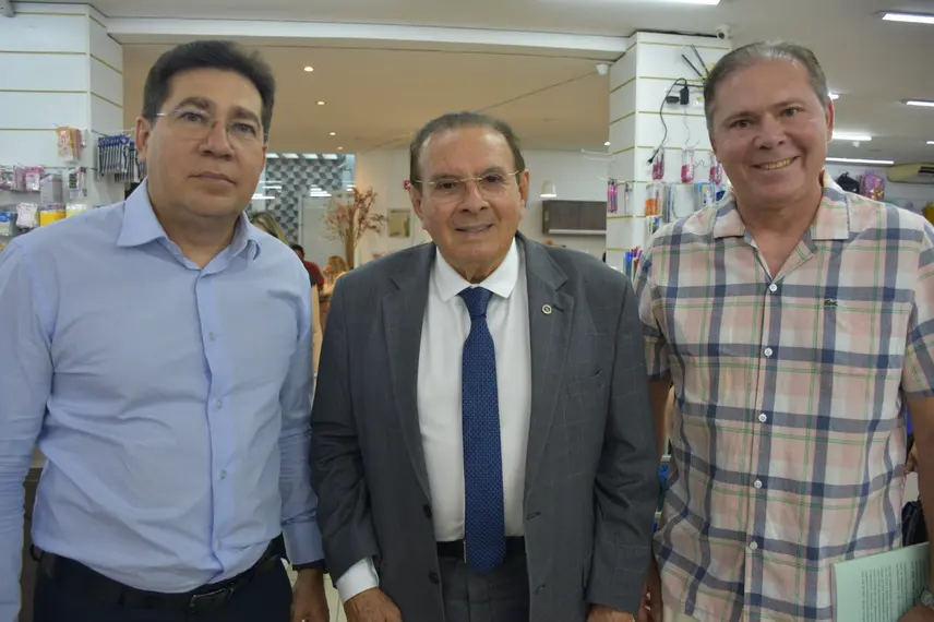 Empresário Paulo Machado Lançou o Livro, Matemática em nossas vidas