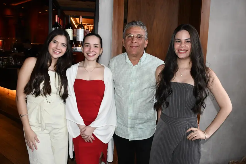 Escritório de advocacia Almeida & Costa realiza confraternização em clima de união Escritório de advocacia Almeida & Costa realiza confraternização em clima de união