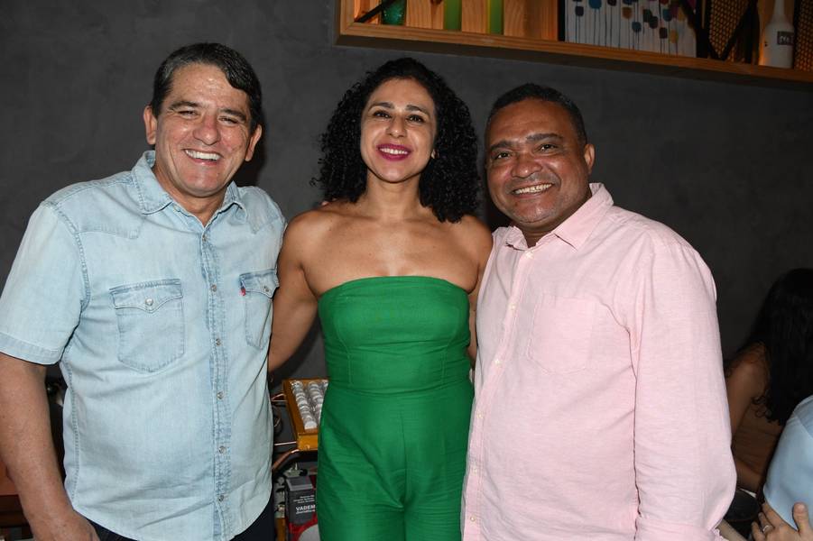 Escritório de advocacia Almeida & Costa realiza confraternização em clima de união