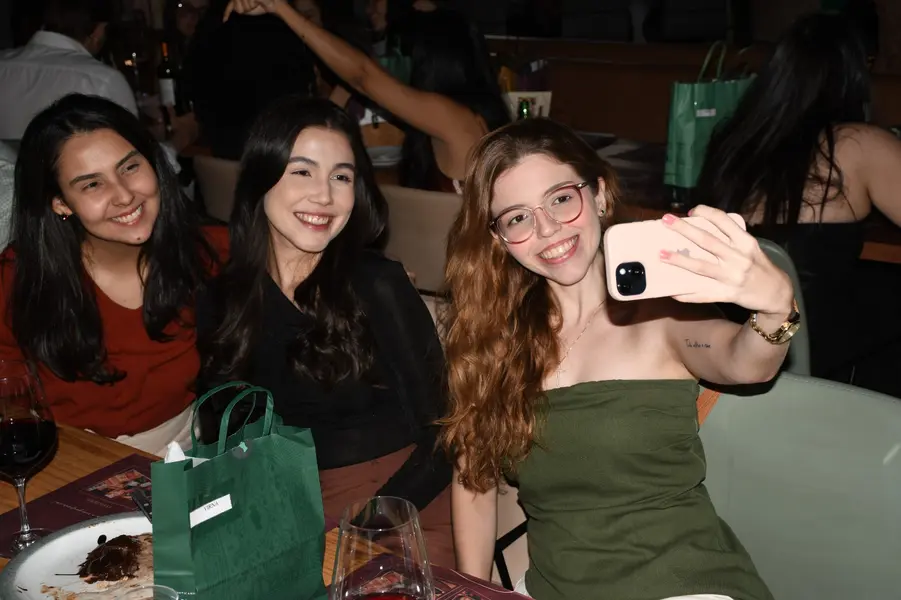 Escritório de advocacia Almeida & Costa realiza confraternização em clima de união