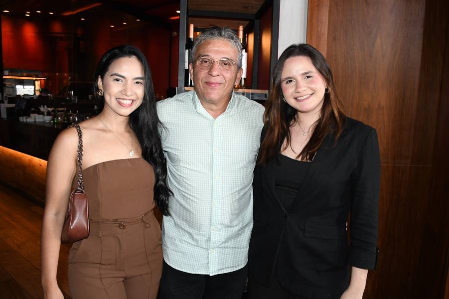 Escritório de advocacia Almeida & Costa realiza confraternização em clima de união