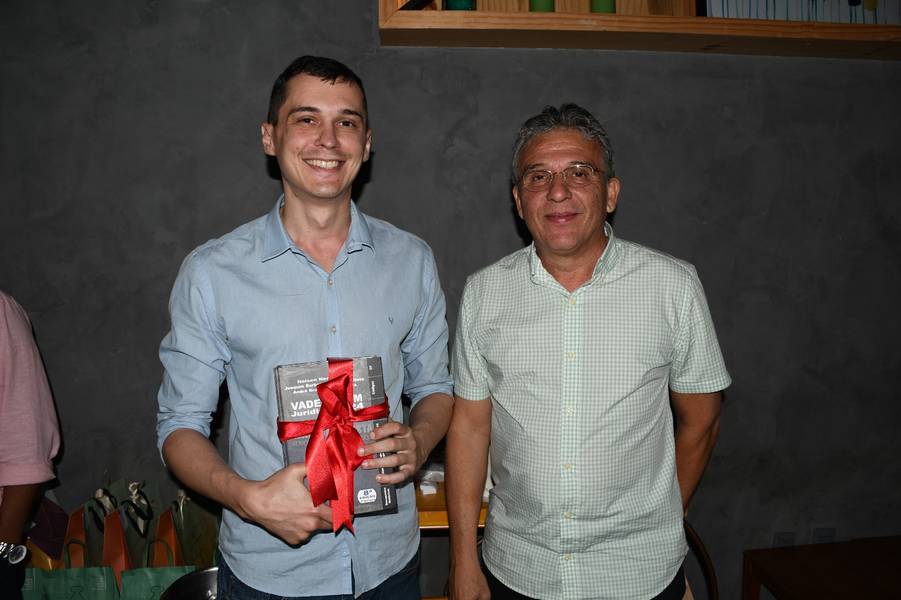 Escritório de advocacia Almeida & Costa realiza confraternização em clima de união