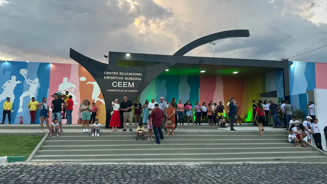 Ginásio Estadual e Centro Educacional Esportivo são inaugurados em Esperantina