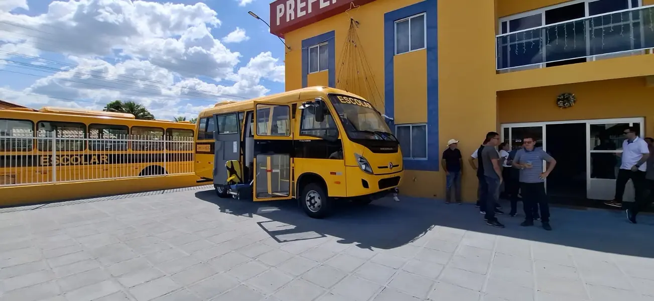 Governador inaugura obras de recuperação asfáltica e segurança em Cocal dos Alves