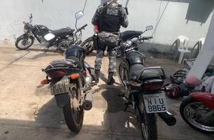 Homem é preso em posse de motocicleta com placa clonada na zona Leste de Teresina (Foto: Divulgação/RONE)