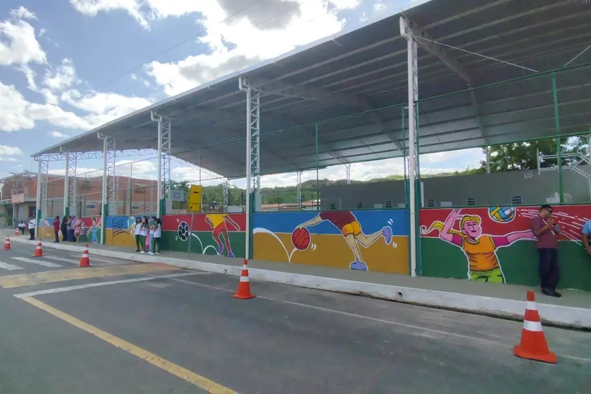 Inauguração da quadra CETI Maria Isaías de Jesus