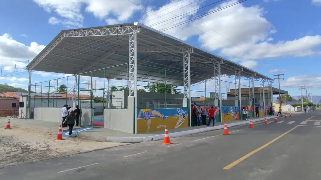 Inauguração da quadra CETI Maria Isaías de Jesus
