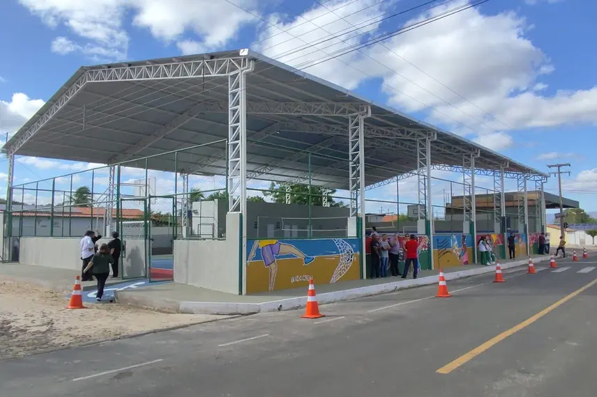 Inauguração da quadra CETI Maria Isaías de Jesus