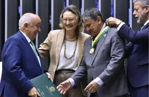 Júlio César homenageia Mão Santa e Wellington Dias com Medalha do Mérito Legislativo 2024 (Foto: Ascom)