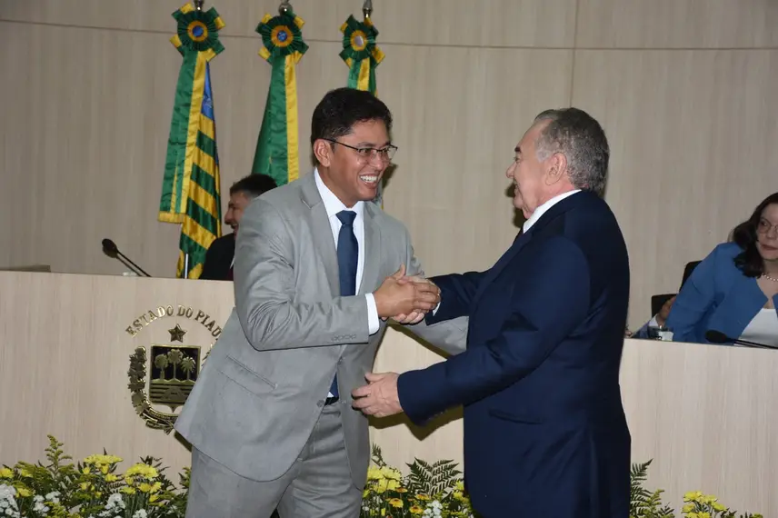 Kennedy Barros toma posse como presidente do TCE-PI para o biênio 2025/2026 Kennedy Barros toma posse como presidente do TCE-PI para o biênio 2025/2026