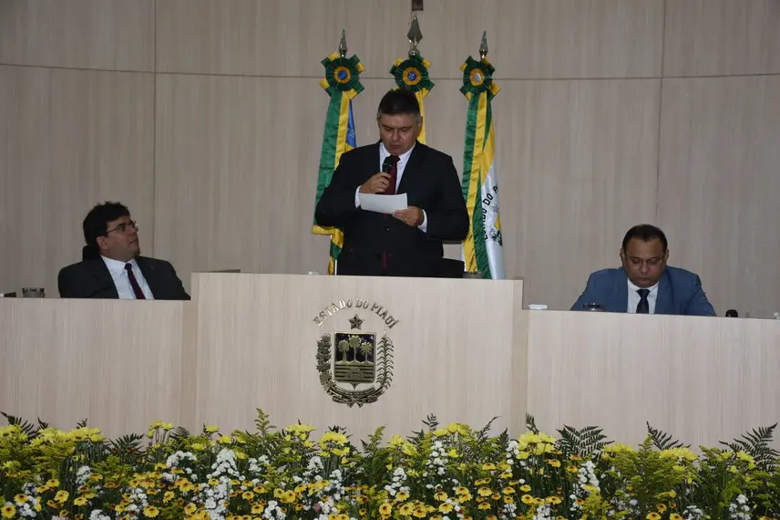 Kennedy Barros toma posse como presidente do TCE-PI para o biênio 2025/2026 Kennedy Barros toma posse como presidente do TCE-PI para o biênio 2025/2026