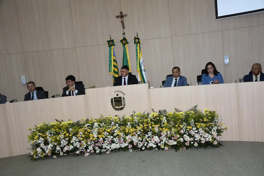 Kennedy Barros toma posse como presidente do TCE-PI para o biênio 2025/2026