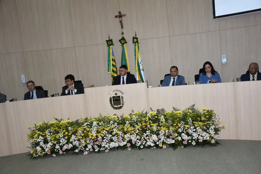 Kennedy Barros toma posse como presidente do TCE-PI para o biênio 2025/2026 Kennedy Barros toma posse como presidente do TCE-PI para o biênio 2025/2026