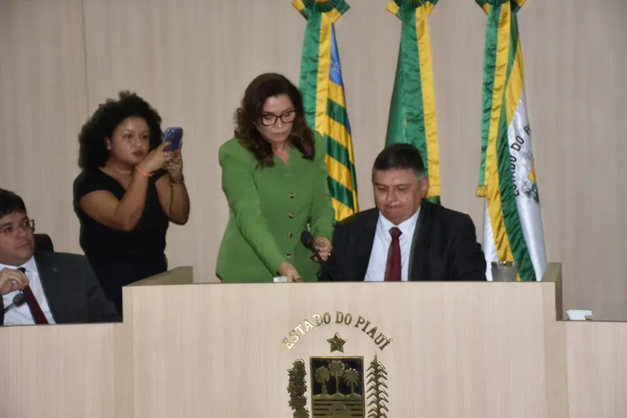 Kennedy Barros toma posse como presidente do TCE-PI para o biênio 2025/2026