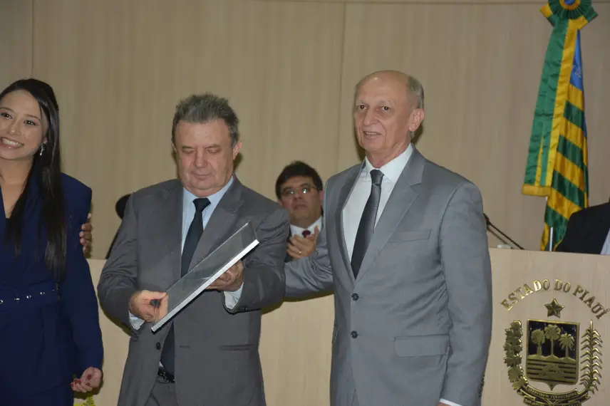 Kennedy Barros toma posse como presidente do TCE-PI para o biênio 2025/2026 Kennedy Barros toma posse como presidente do TCE-PI para o biênio 2025/2026