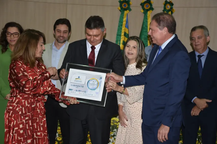 Kennedy Barros toma posse como presidente do TCE-PI para o biênio 2025/2026