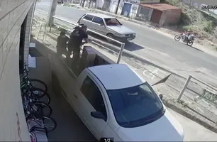 Loja é roubada na Vila Irmã Dulce; bandidos levam carro e diversos produtos (Foto: Reprodução)