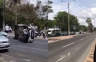 Motorista capota carro na Av. Marechal Castelo Branco e trânsito fica engarrafado (Foto: Reprodução)