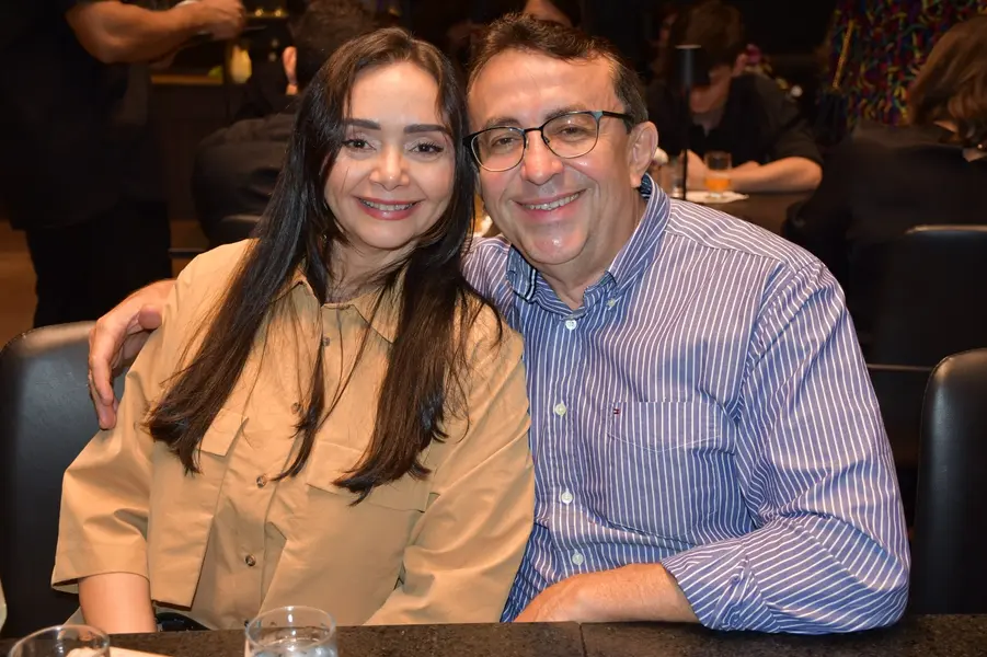 Péricles Mendel comemora aniversário com amigos no Rosetta Rock Bar