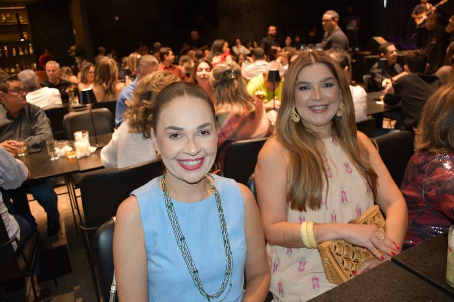 Péricles Mendel comemora aniversário com amigos no Rosetta Rock Bar