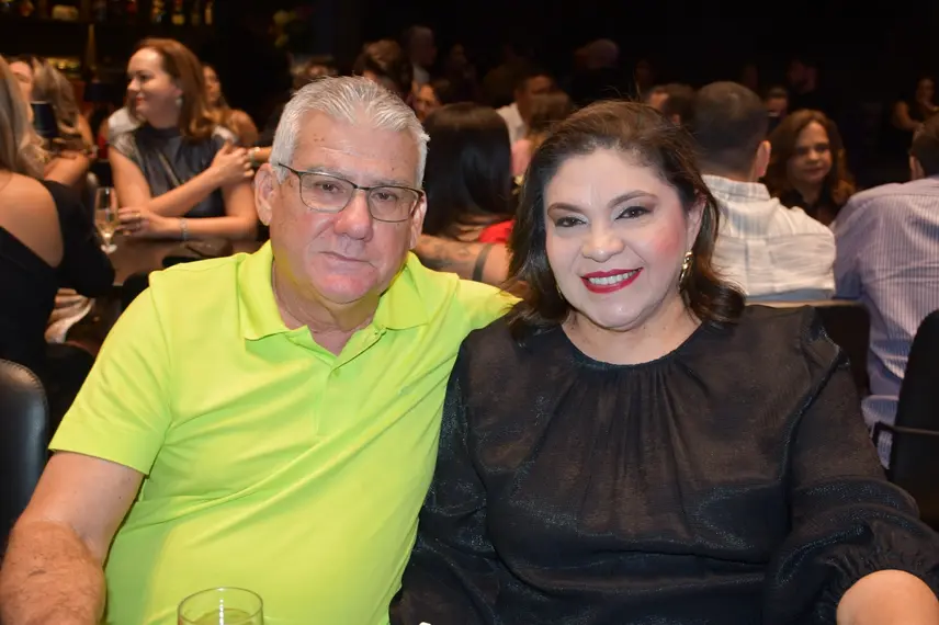 Péricles Mendel comemora aniversário com amigos no Rosetta Rock Bar