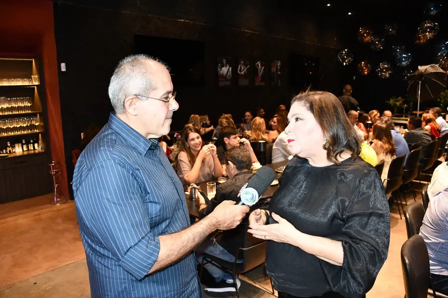 Péricles Mendel comemora aniversário com amigos no Rosetta Rock Bar