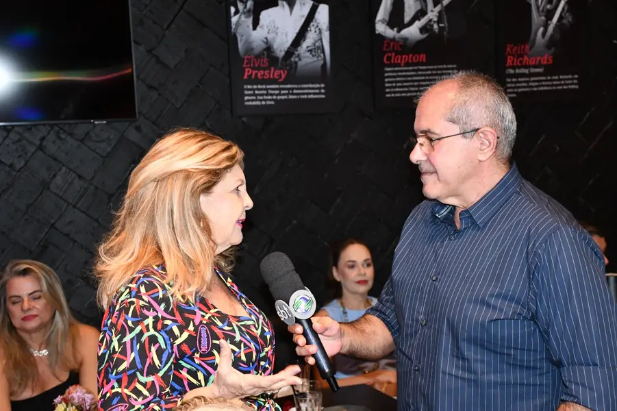 Péricles Mendel comemora aniversário com amigos no Rosetta Rock Bar