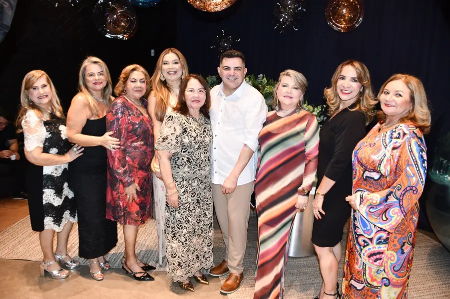 Péricles Mendel comemora aniversário com amigos no Rosetta Rock Bar