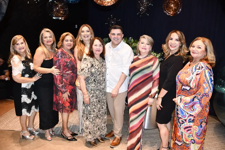 Péricles Mendel comemora aniversário com amigos no Rosetta Rock Bar