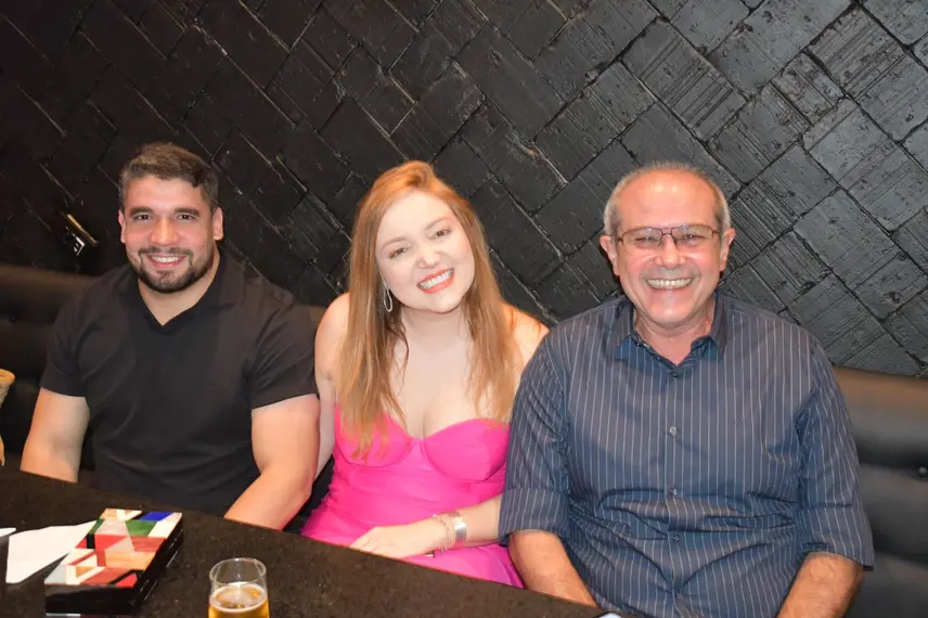 Péricles Mendel comemora aniversário com amigos no Rosetta Rock Bar