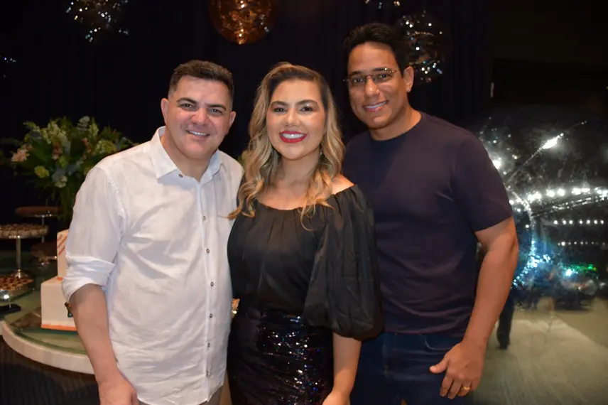 Péricles Mendel comemora aniversário com amigos no Rosetta Rock Bar
