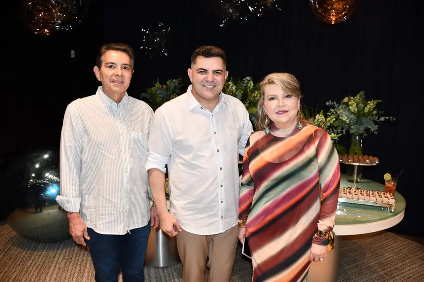 Péricles Mendel comemora aniversário com amigos no Rosetta Rock Bar