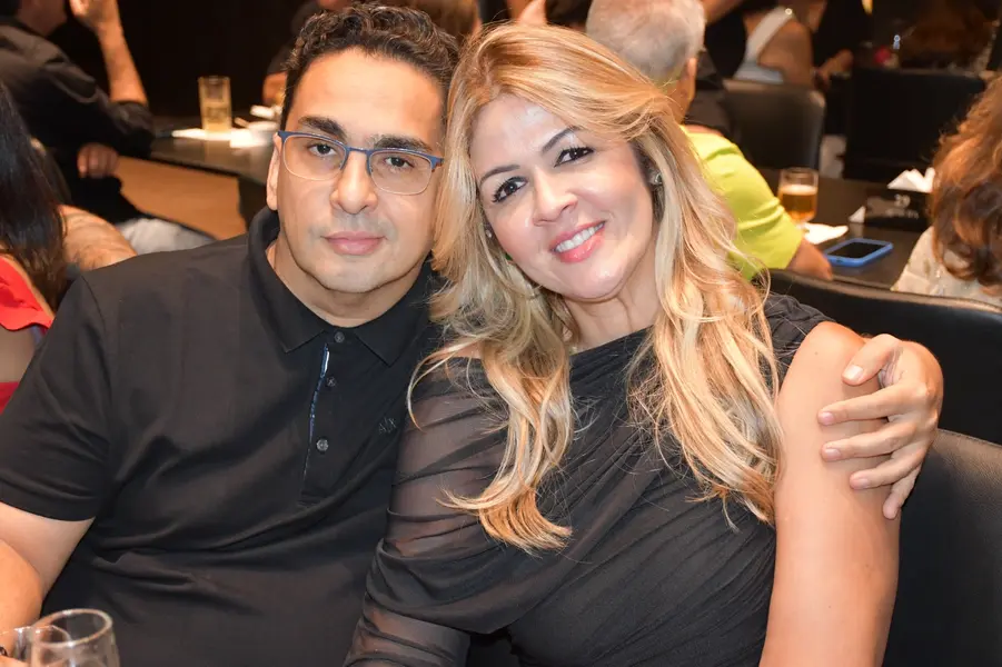 Péricles Mendel comemora aniversário com amigos no Rosetta Rock Bar