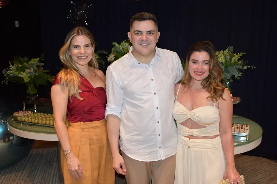 Péricles Mendel comemora aniversário com amigos no Rosetta Rock Bar