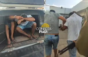 Polícia prende dupla que vendia drogas a poucos metros do batalhão em Teresina (Foto: Repórter 12/Conecta Piauí)