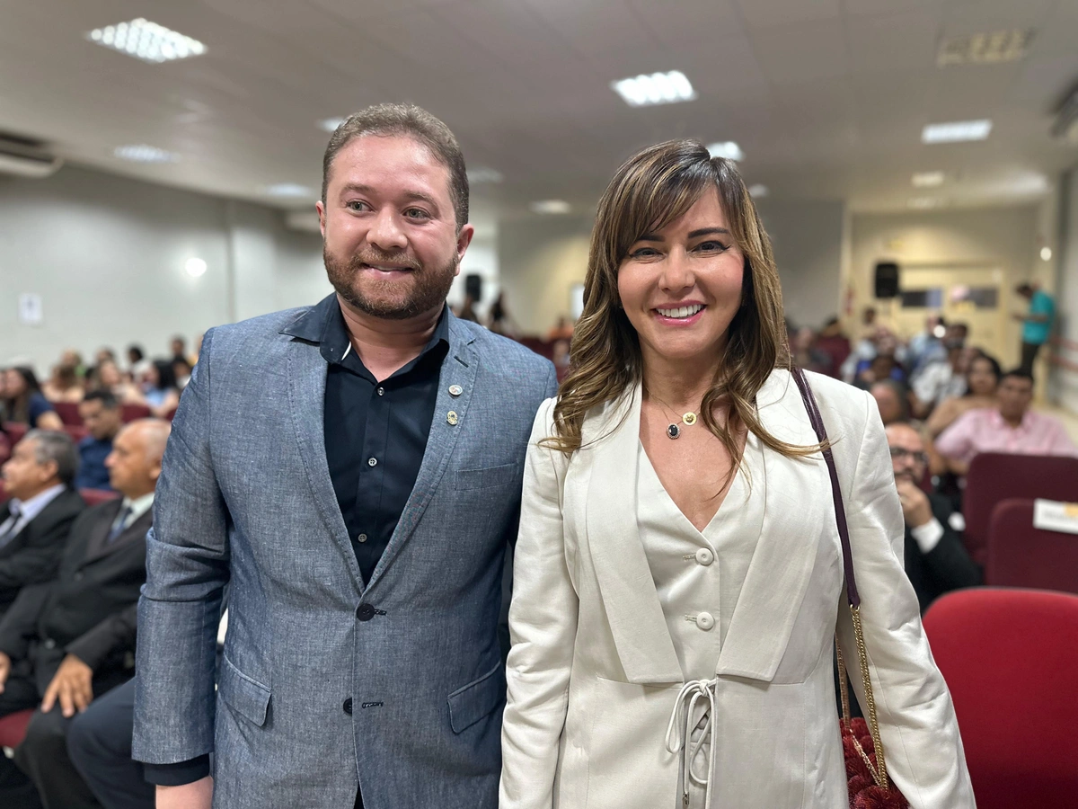 Prefeita eleita de Esperantina, Ivanária Sampaio e vice-prefeito eleito Dr. Sampaio Júnior