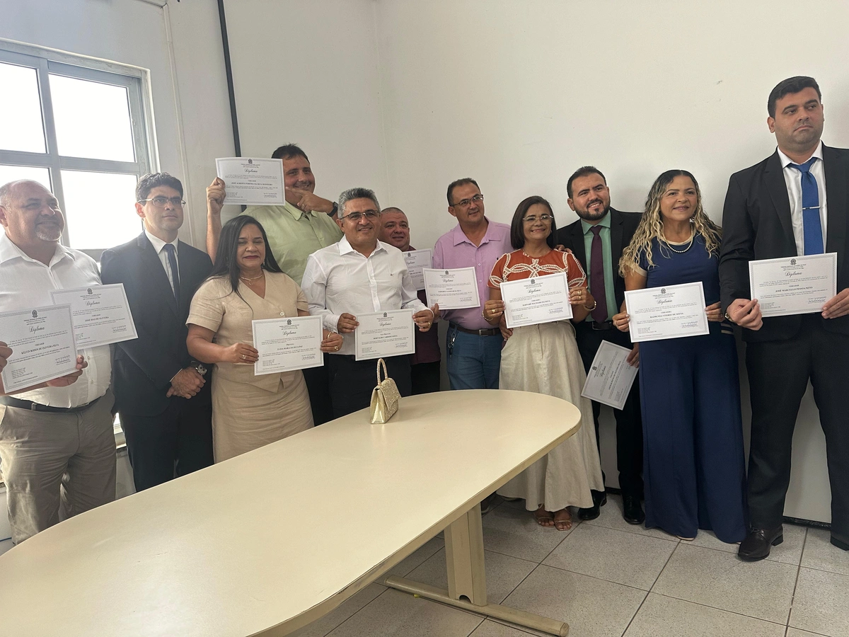 Prefeita, vice-prefeito e vereadores eleitos de Novo Santo Antônio são diplomados