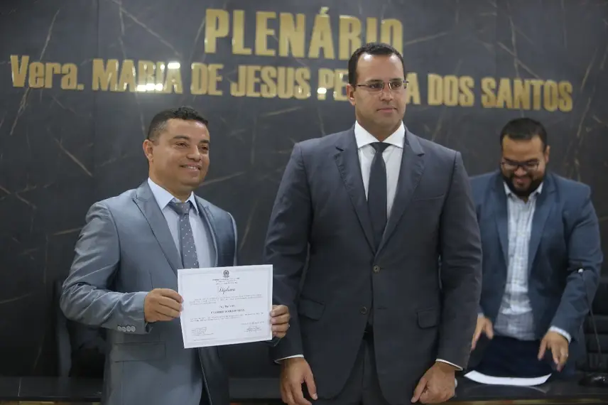 Prefeita, vice-prefeito e vereadores eleitos em Miguel Leão são empossados Prefeita, vice-prefeito e vereadores eleitos em Miguel Leão são empossados