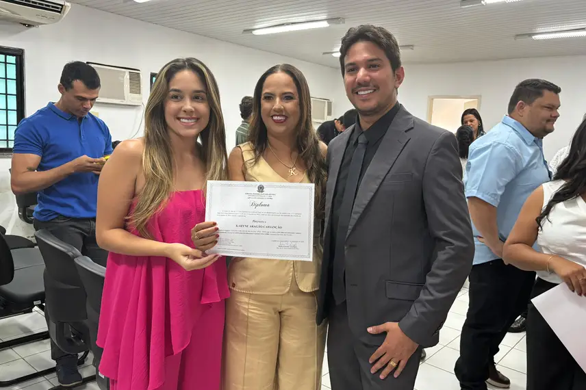 Prefeita, vice-prefeito e vereadores eleitos são diplomados em Cocal Telha Prefeita, vice-prefeito e vereadores eleitos são diplomados em Cocal Telha
