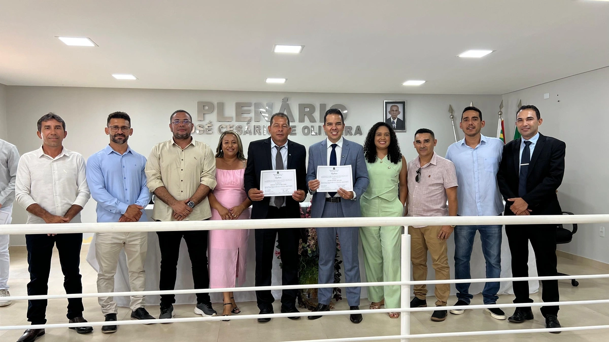Prefeito eleito de Coronel José Dias, Victor Carvalho, é diplomado em sessão solene