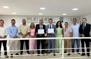 Prefeito eleito de Coronel José Dias, Victor Carvalho, é diplomado em sessão solene (Foto: Reprodução)