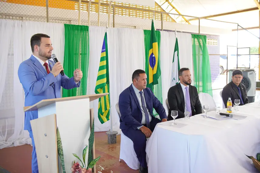 Prefeito Reeleito de Aroazes, Vice-Prefeita e Vereadores São Diplomados em Solenidade Oficial Prefeito Reeleito de Aroazes, Vice-Prefeita e Vereadores São Diplomados em Solenidade Oficial